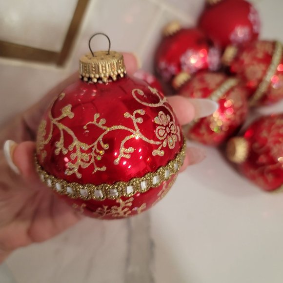Vintage glass traditional red ornaments gold and white details and snowflakes - Picture 6 of 8